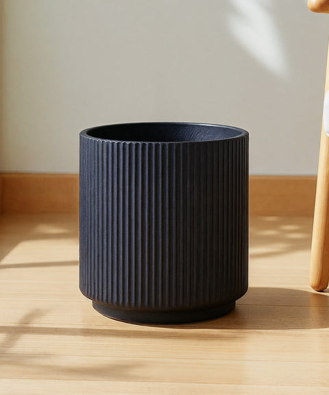 Manhattan Bloom Fiberglass Planter