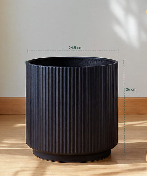 Manhattan Bloom Fiberglass Planter Medium Black